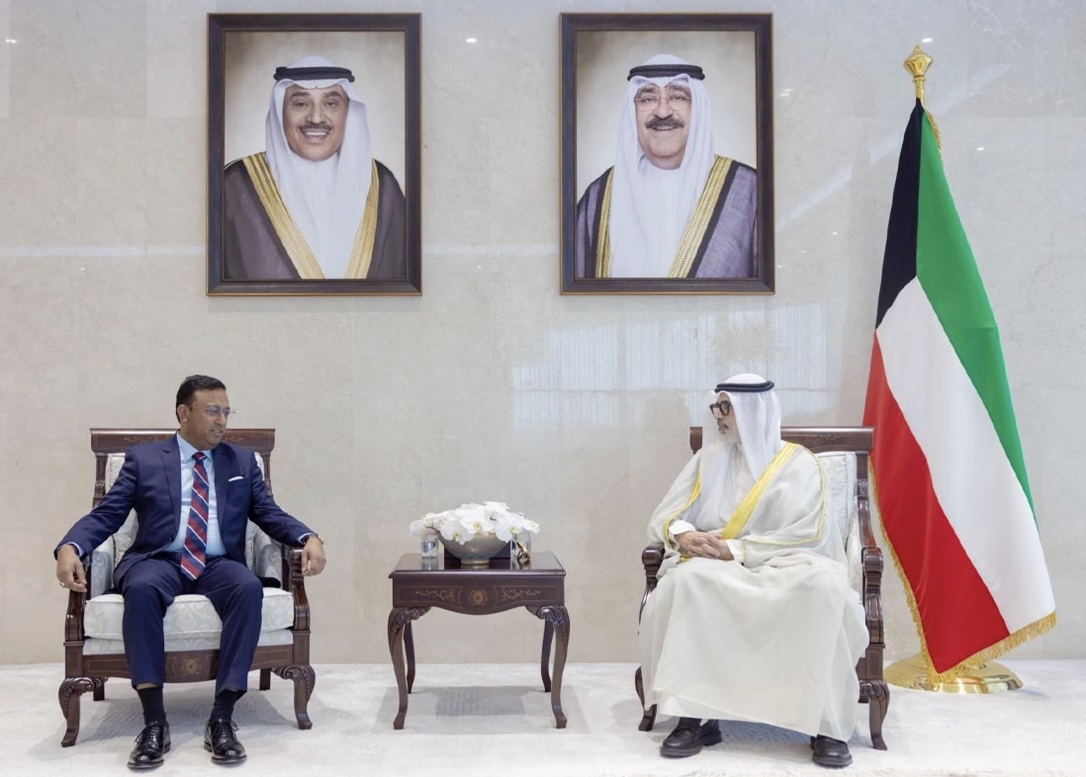 أمير الكويت يتلقى رسالة خطية من رئيس وزراء بنغلاديش لتعزيز العلاقات الثنائية